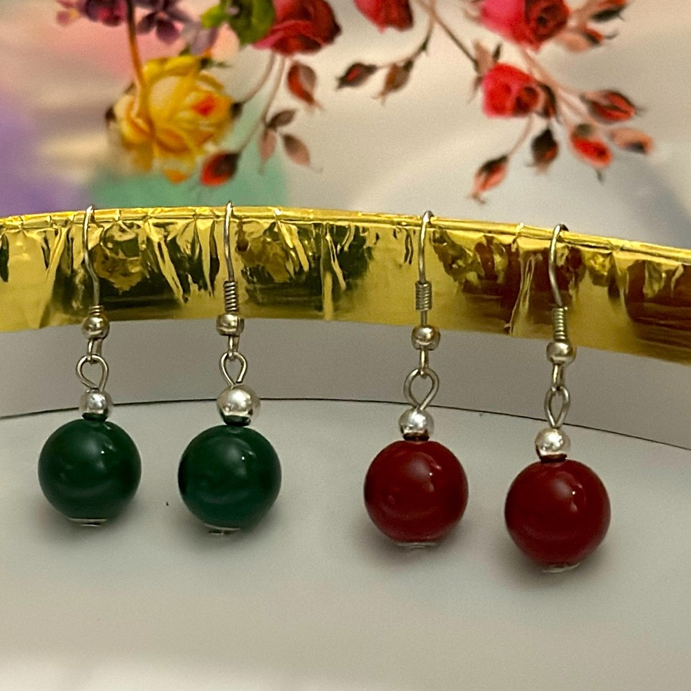 💜 3/$10 Pair of Red and Green Beads Drop Earrings